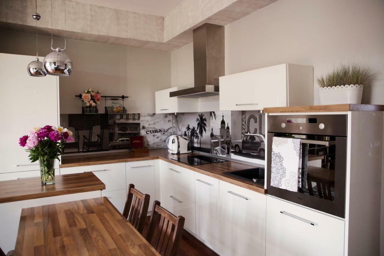 75M2 Apartament Kopernik Z Widokiem Na Jasna Gore 쳉스토호바 외부 사진